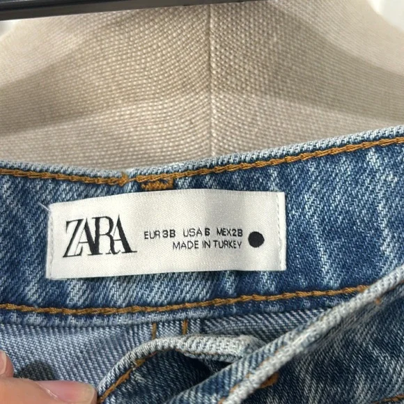 Zara Jeans Womens Size 6 High Rise The 90's Full Length Raw Hem Distressed Denim - Picture 2 of 5